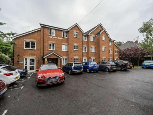 Apartment for sale in Camberley, Surrey Heath