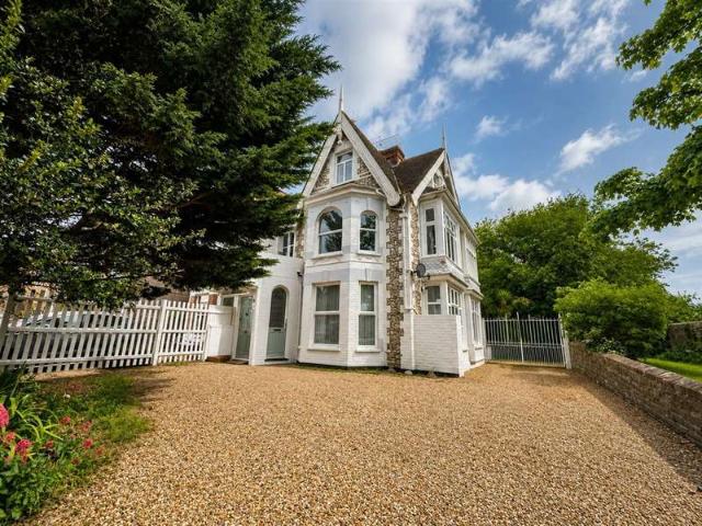 Apartment for sale in Clapham, West Sussex