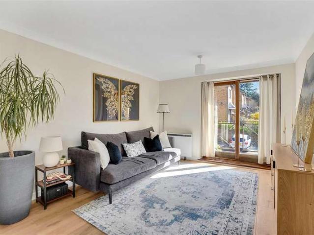 Apartment for sale in Upper Sydenham, Greater London