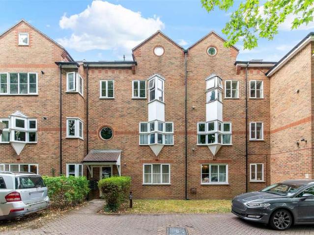 Apartment for sale in Greater London