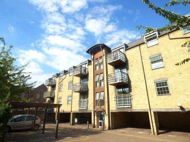 Apartment for sale in Roding Riverside, Greater London
