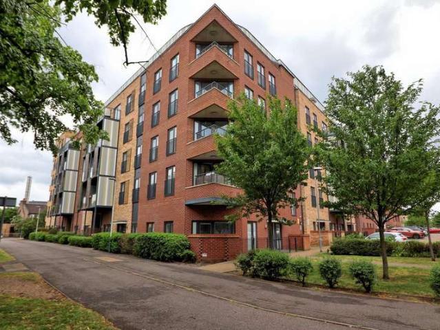 Apartment for sale in Rush Green, Greater London