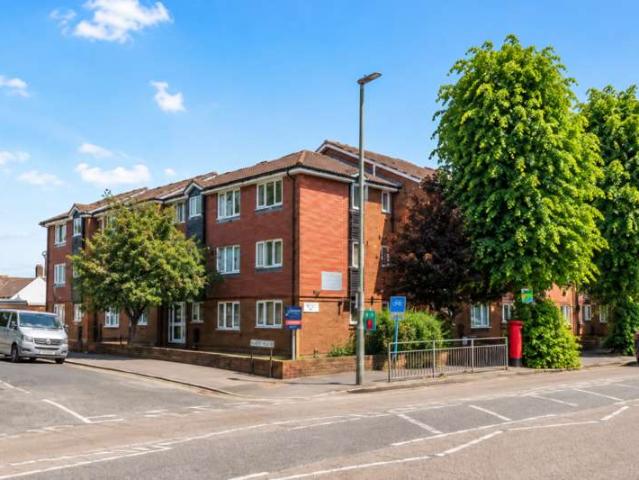 Apartment for sale in Knowle Green, Lower Halliford