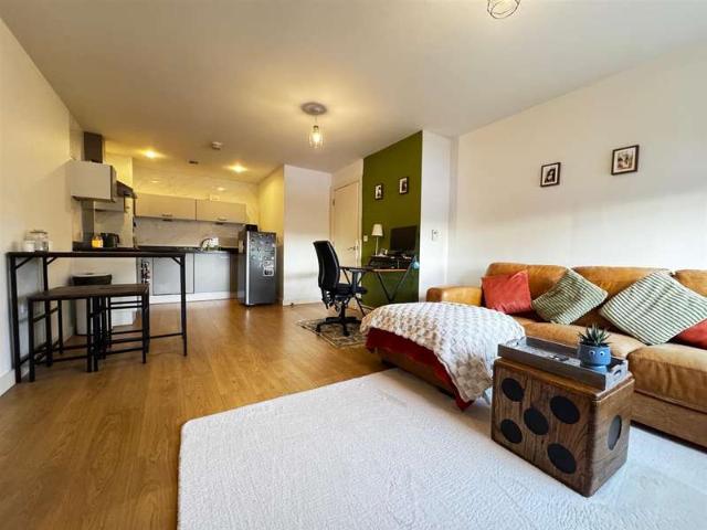 Apartment for sale in Salford Quays, Salford