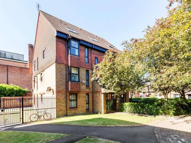 Apartment for sale in Stepney, Greater London