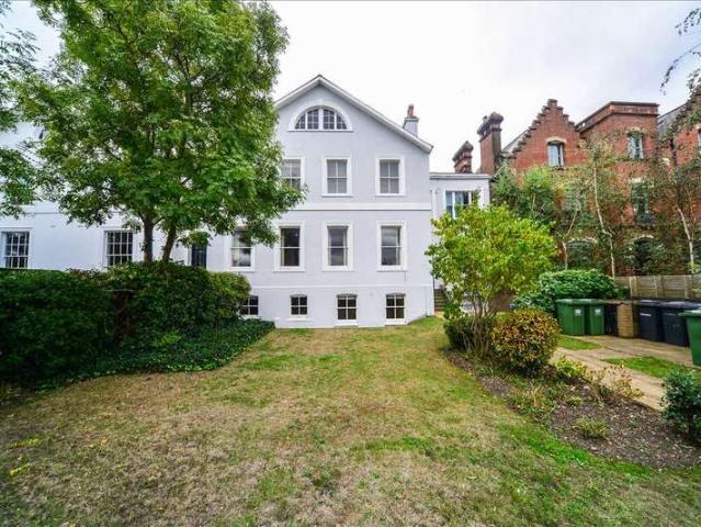 Apartment for sale in London Borough of Lewisham, Blackheath