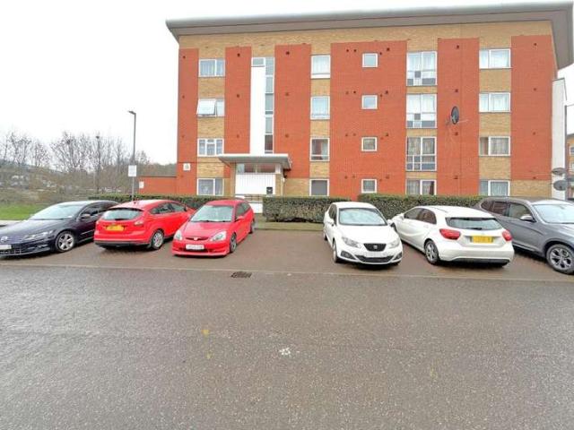 Apartment for sale in Beckton, Greater London