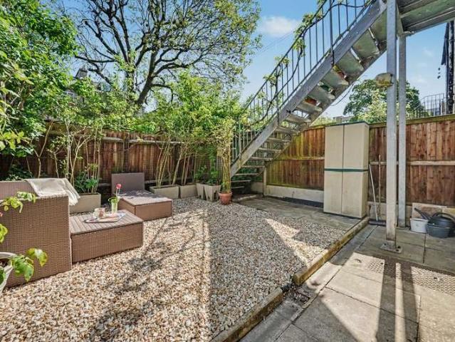 Apartment for sale in Finsbury Park, Greater London