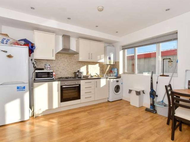 Apartment for sale in Tinsley Green, Crawley