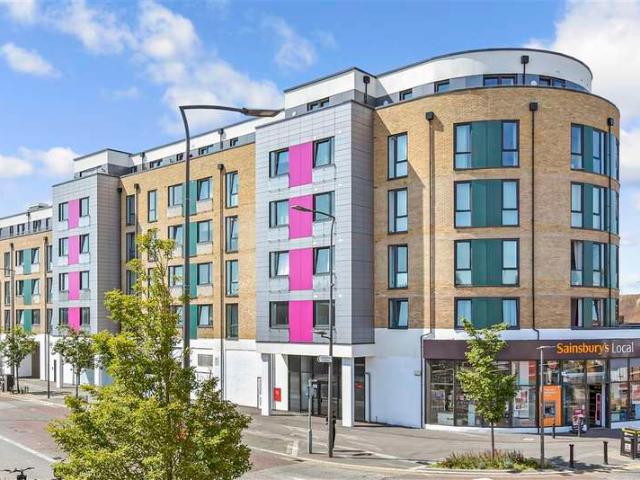 Apartment for sale in Hackbridge, Greater London