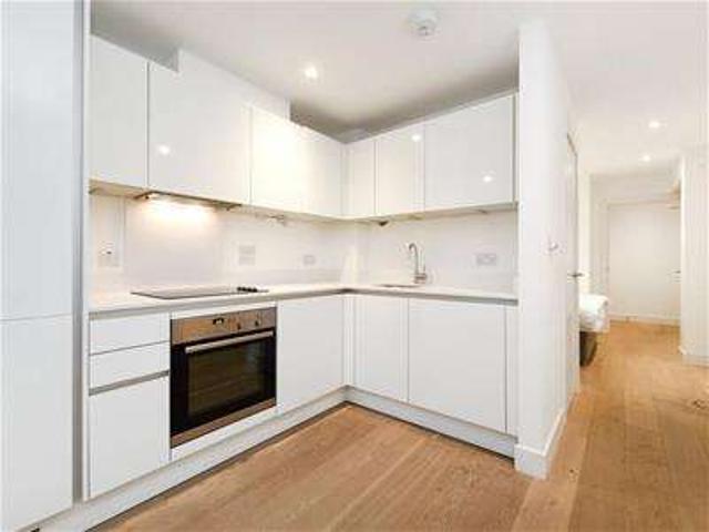Apartment for sale in Limehouse, Greater London