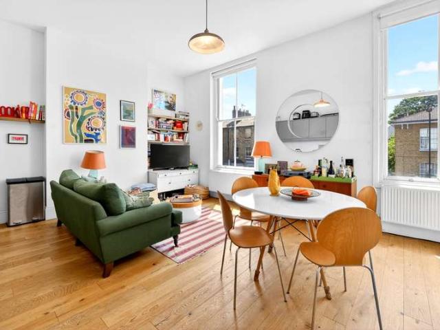 Apartment for sale in Shacklewell, Greater London