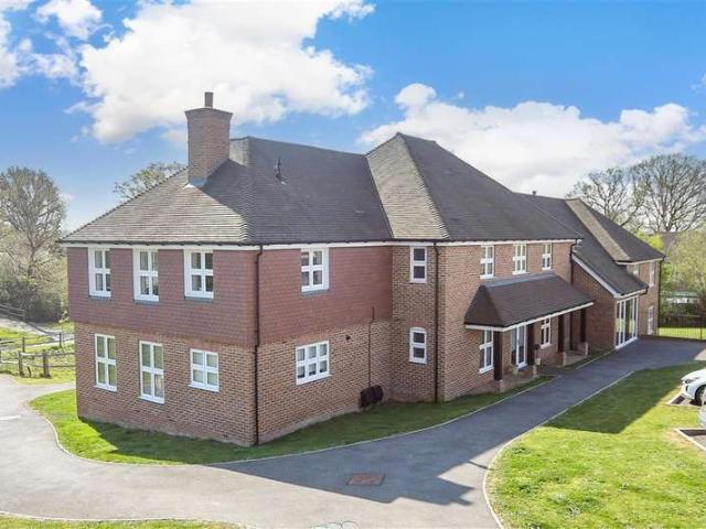 Apartment for sale in Fole, Surrey