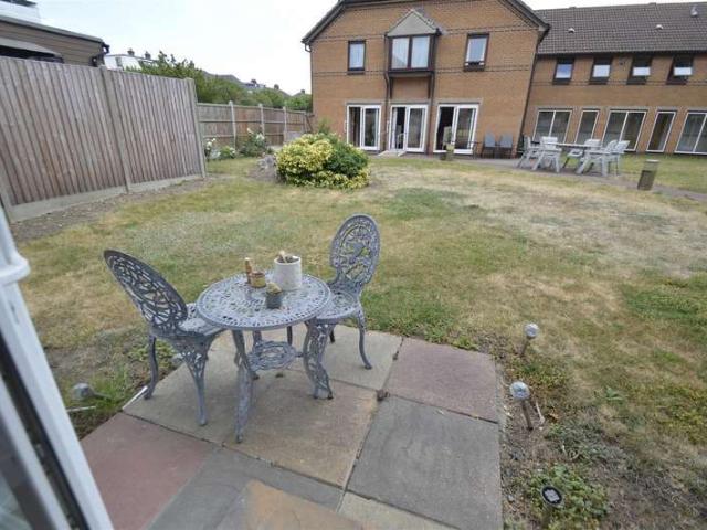 Apartment for sale in Marks Gate, Greater London