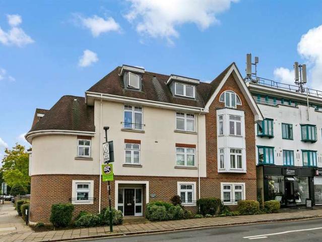 Apartment for sale in Strawberry Hill, Greater London