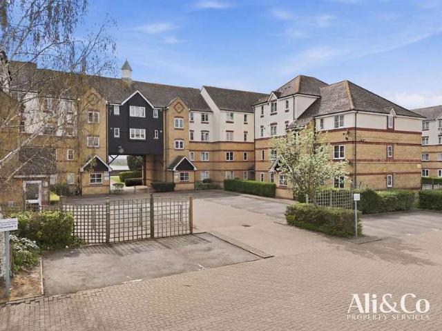 Studio for sale in Grays, Essex