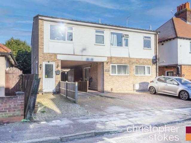 Apartment for sale in Broxbourne, Hertfordshire