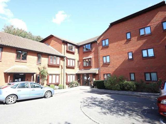 Apartment for sale in Bushey