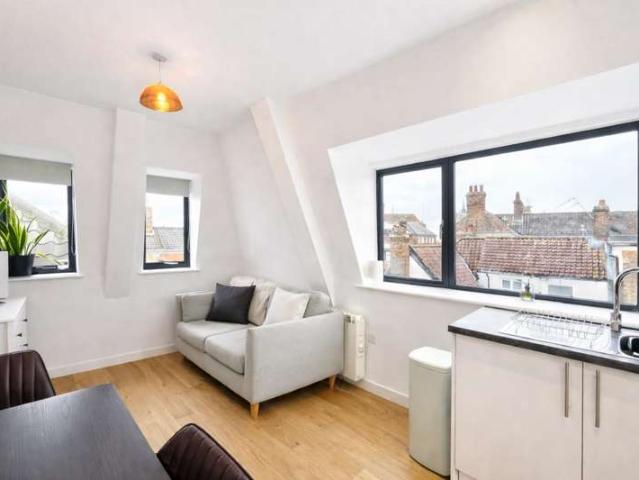 Apartment for sale in Heigham Grove, East Bank