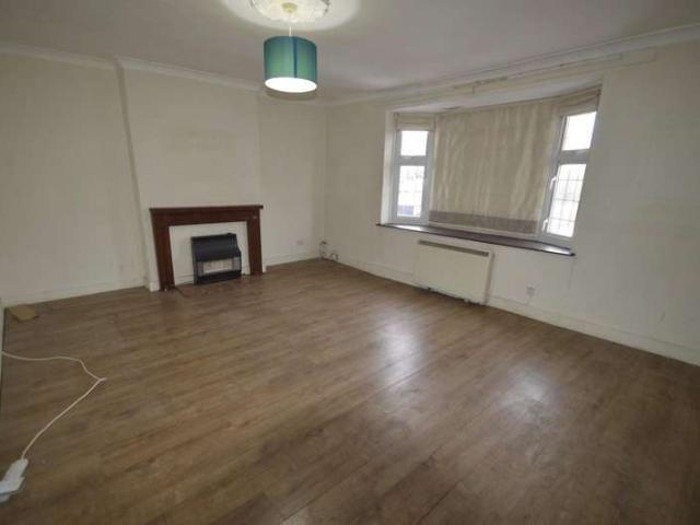 Apartment for sale in Romford, Rush Green
