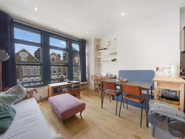 Apartment for sale in London Borough of Lewisham, Ladywell