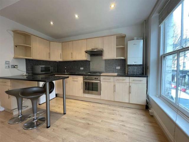 Apartment for sale in Falcon Estate, Greater London