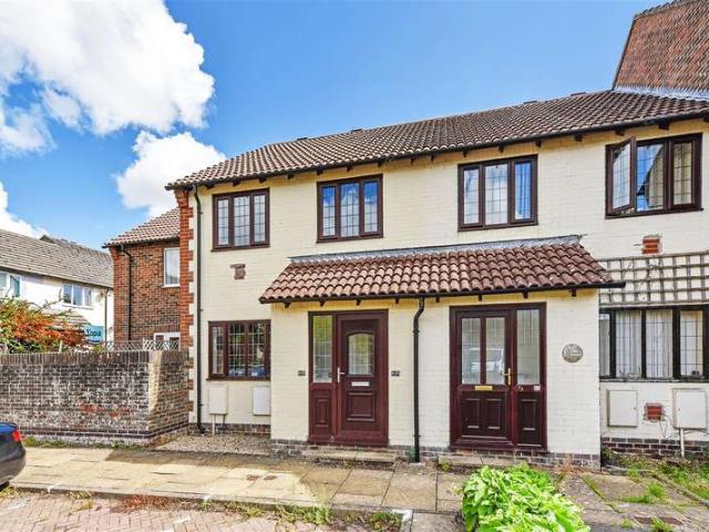 Apartment for sale in Littlecote, West Sussex
