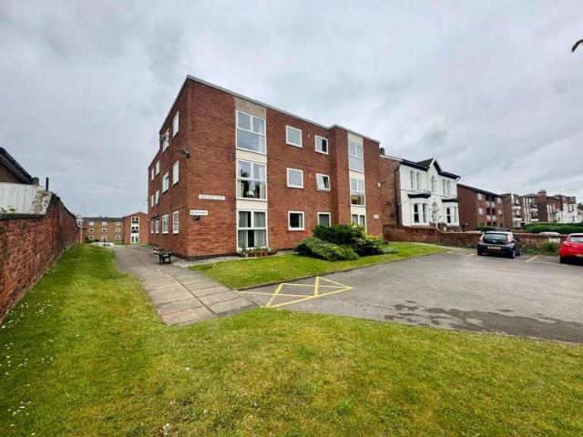 Apartment for sale in Meols Cop, Southport