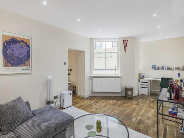 Apartment for sale in Westminster, Greater London