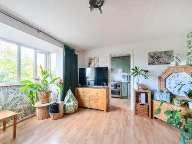Apartment for sale in East Wickham, Greater London