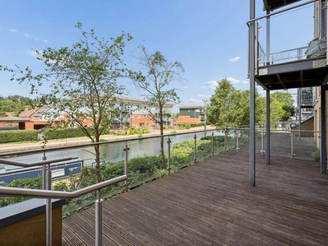 Apartment for sale in Yiewsley, Greater London
