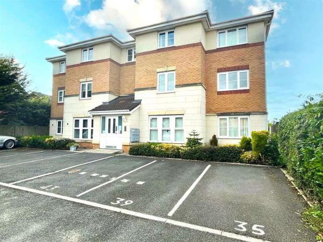 Apartment for sale in Westhoughton, Lee Bank