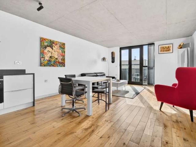 Apartment for sale in Shacklewell, Greater London