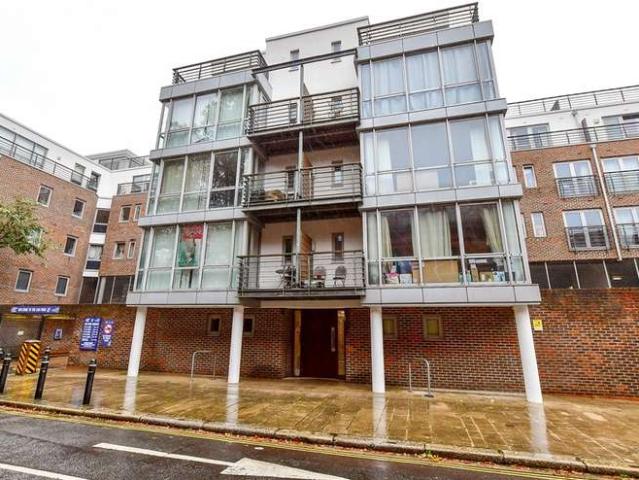Apartment for sale in Portsea, Portsmouth