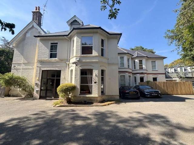 Apartment for sale in Lansdowne, Charminster