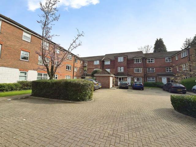 Apartment for sale in Littlehaven, Horsham