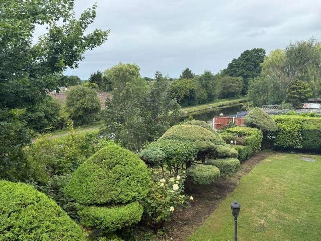 Apartment for sale in London Borough of Ealing, Park Royal