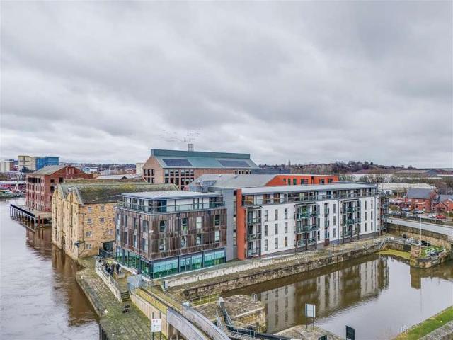 Apartment for sale in Belle Isle, West Yorkshire