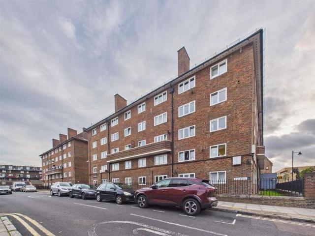 Apartment for sale in Old Ford, Greater London