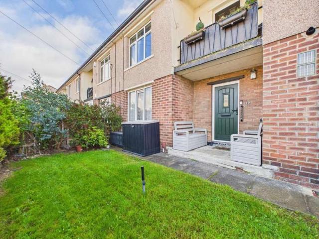 Apartment for sale in Wrose, West Yorkshire