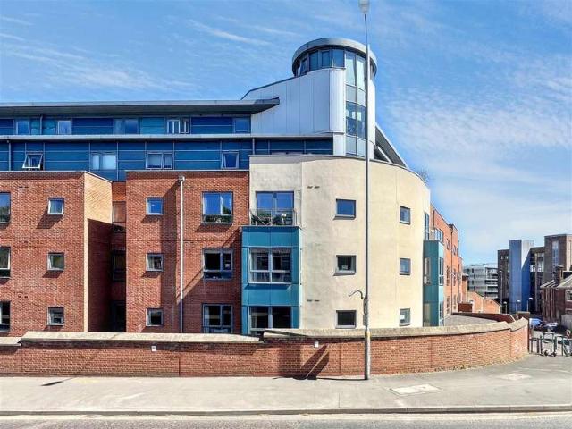Apartment for sale in Lakenham, East Bank