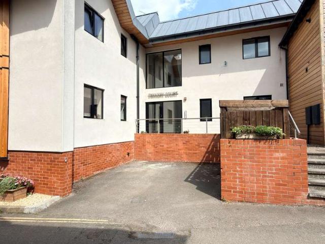 Apartment for sale in Tewkesbury, Pamington