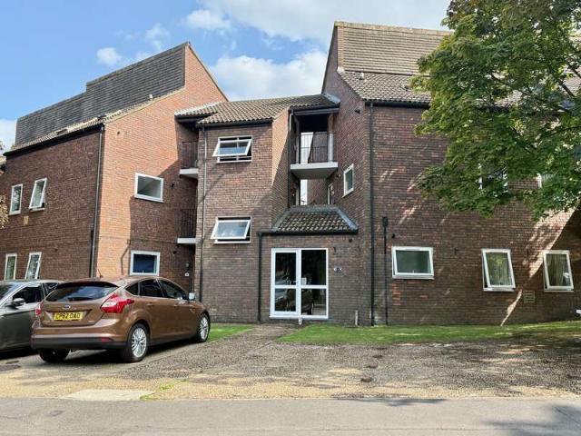 Apartment for sale in Hanworth, Bracknell