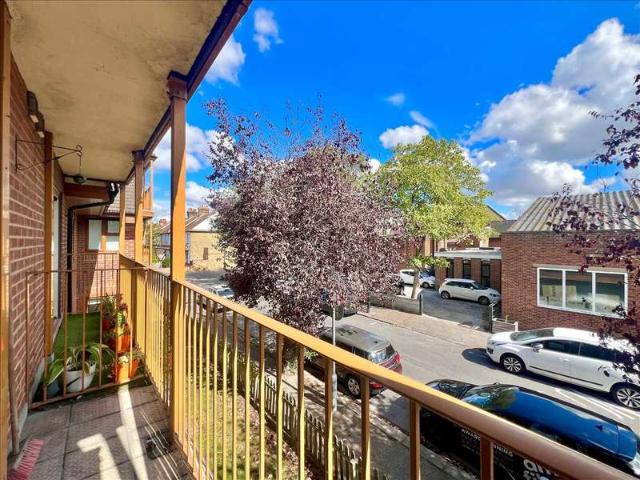 Apartment for sale in Leigh on Sea, Southend-on-Sea