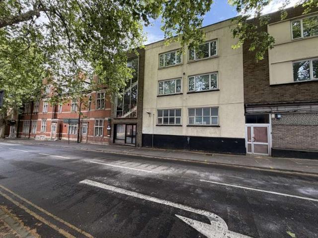 Apartment for sale in Rodbourne, Swindon