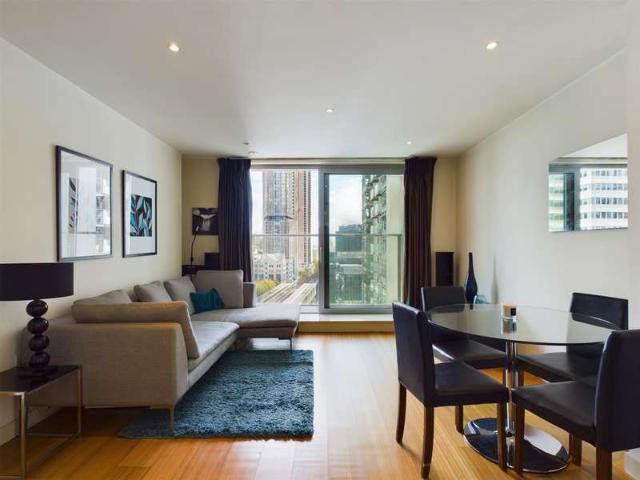 Apartment for sale in Isle Of Dogs, Greater London