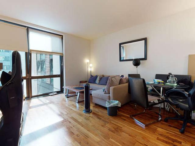 Apartment for sale in Isle Of Dogs, Greater London