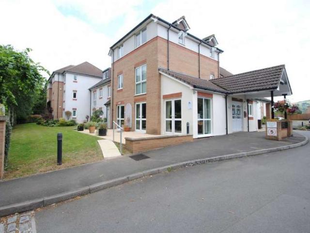 Apartment for sale in Pamington, Gloucestershire