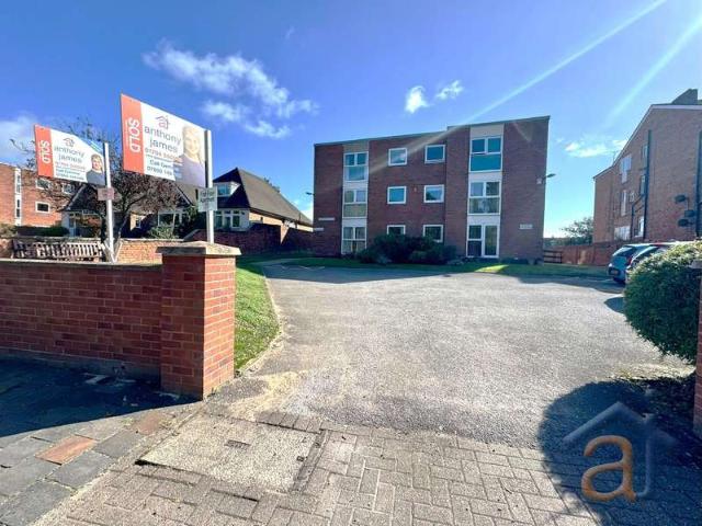 Apartment for sale in Meols Cop, Southport