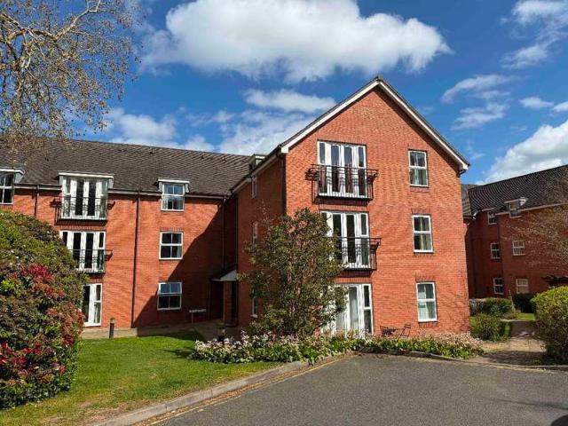 Apartment for sale in Woodloes Park, Warwick